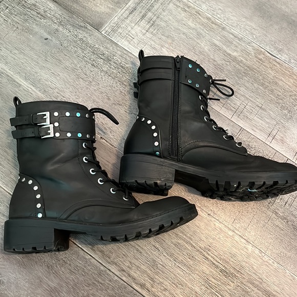 Super stylish woman’s boots! - Picture 3 of 7